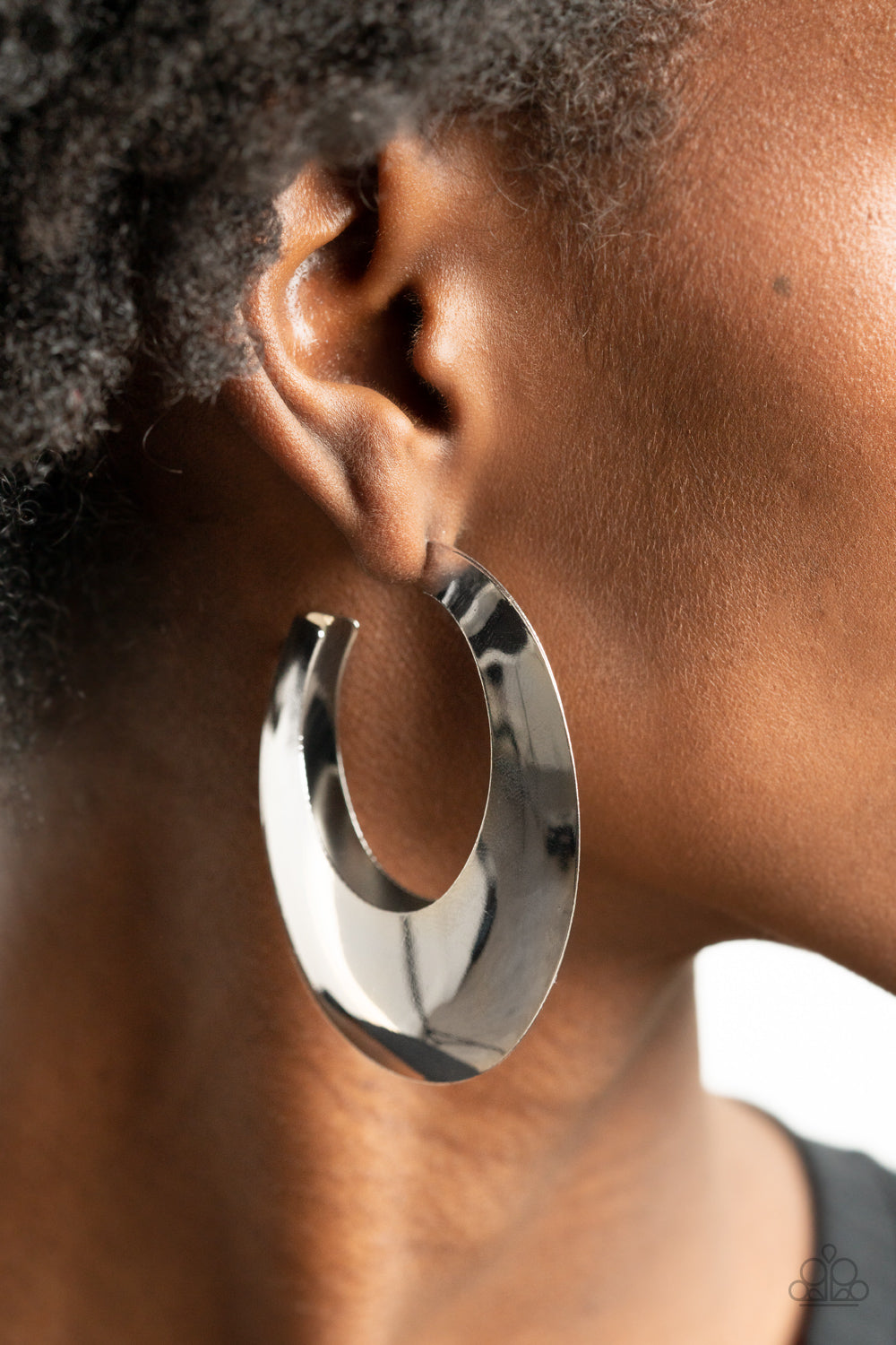 Paparazzi Accessories Going OVAL-board - Silver Earrings